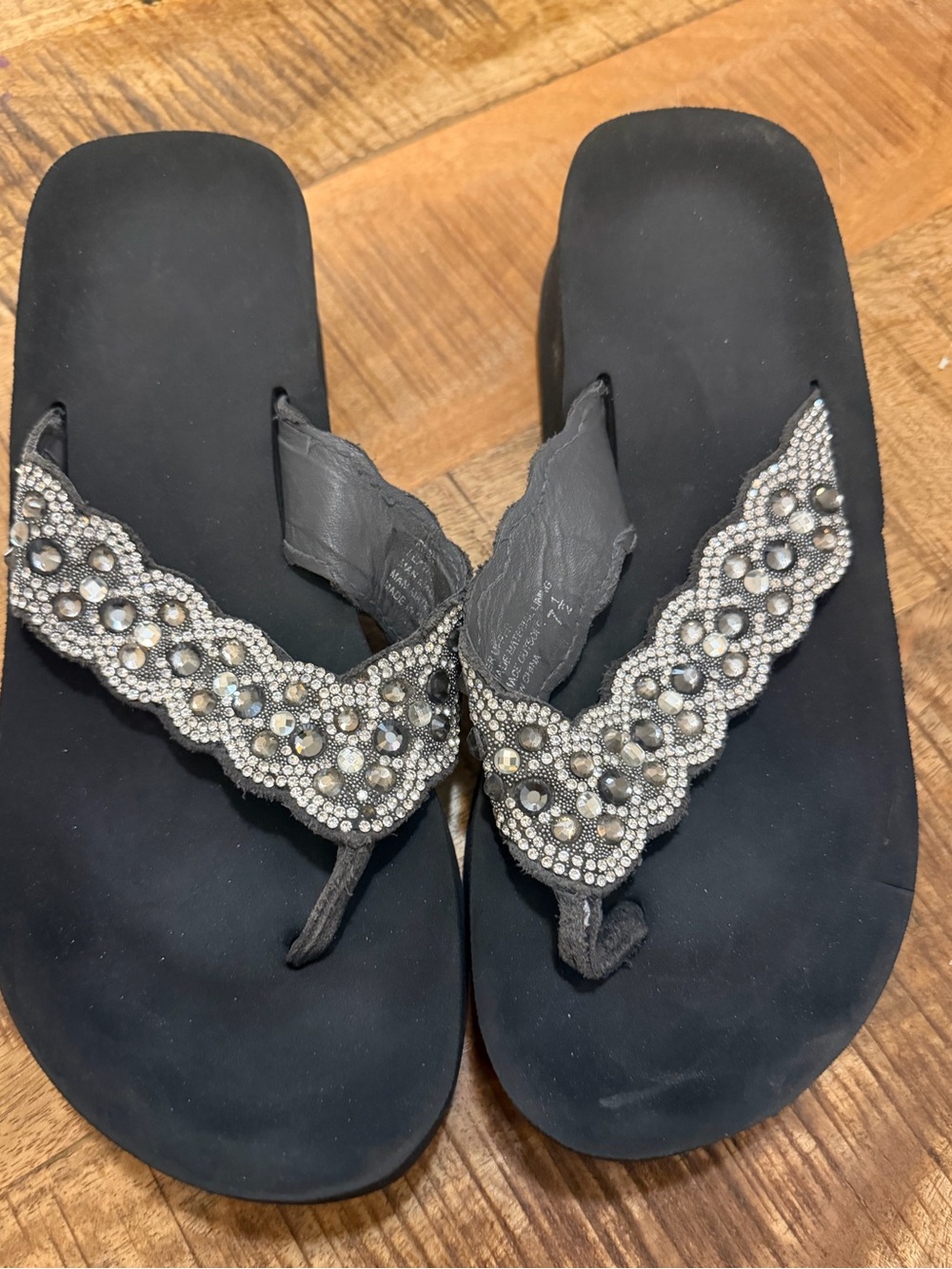 Yellow Box Flip Flops Gray Rhinestone  Jeweled Sparkle Wedge Sandal Rubie 7. 5